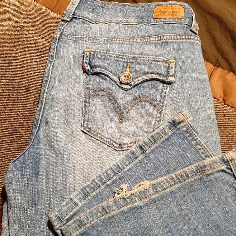 Ladies levis 10 M slender boot cut 526 jeans
